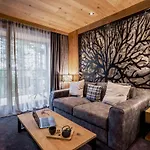 Kashmir Wellness & Adults Only Hotel